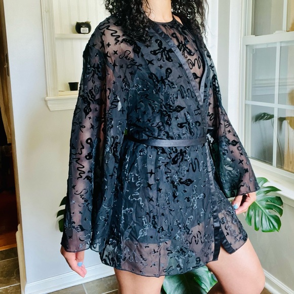 Savage X Fenty Devore’ Dreams Black Caviar Velvet Slip & Short Long Sleeve Robe - Picture 2 of 16